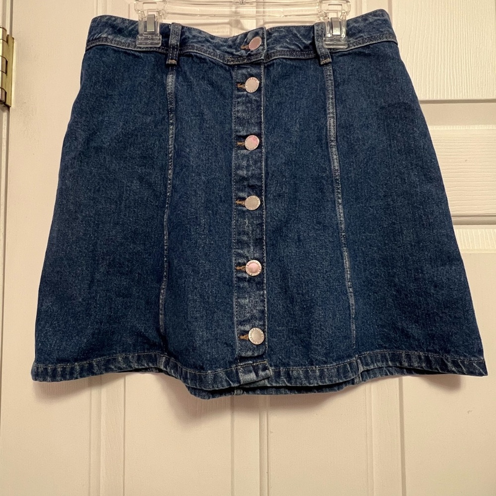 NWOT H&M Womens Juniors Divided Denim Button Skirt, size 8